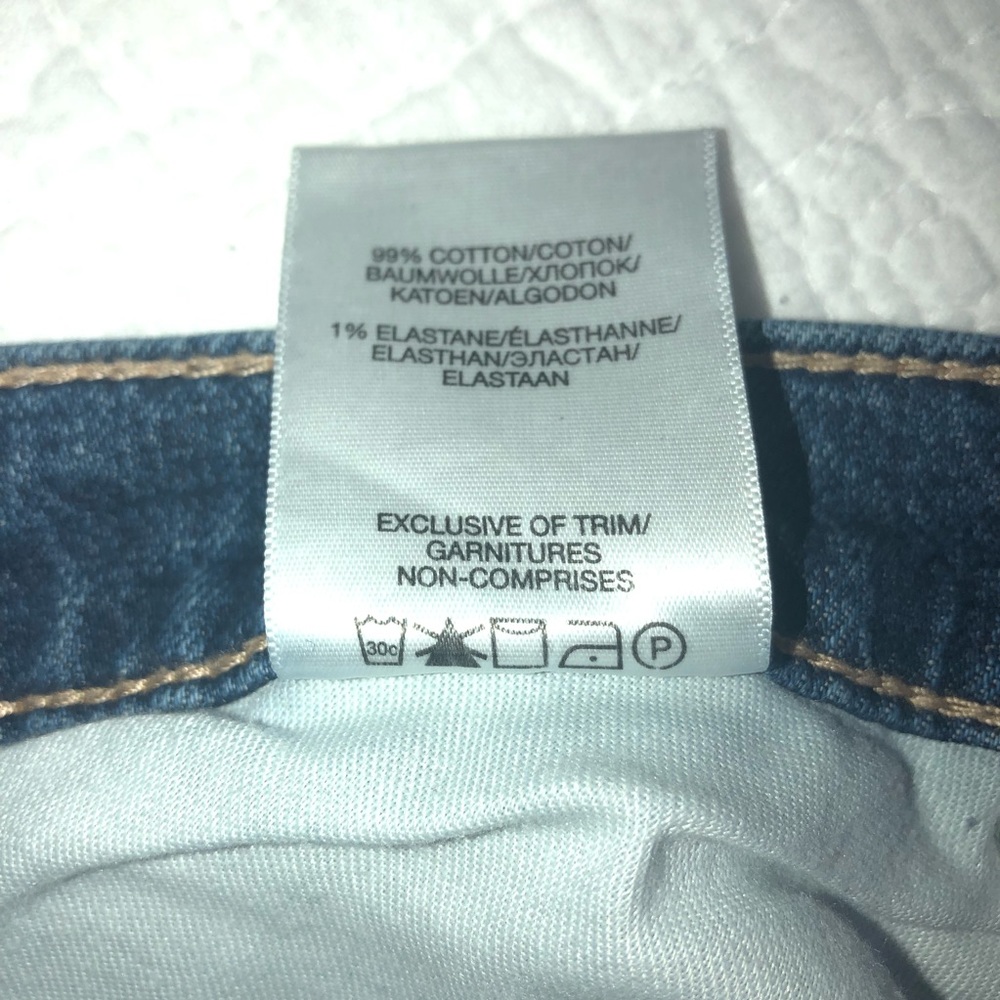 SILVER JEANS CO. Not Your Boyfriend’s Shorts Cutoff distressed denim EUC Sz 26 - Picture 9 of 10
